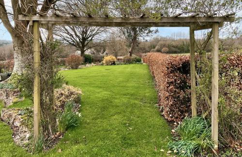 Little Broadenham - Photo 2