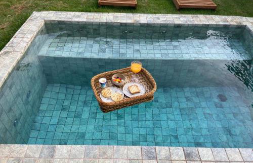 Bangalô com piscina e privacidade a 6 km do centro - Foto 4