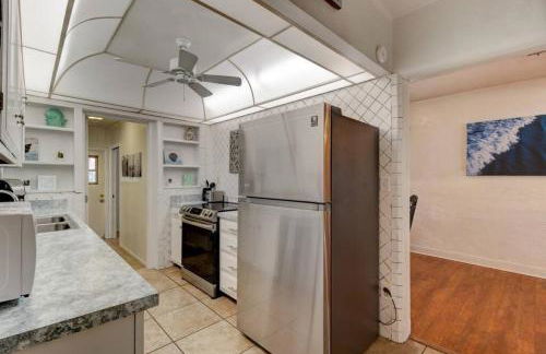 Shark Shack large house minutes to the beach - Photo 4