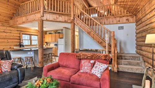 Secluded Gaylord Cabin with Deck, Fire Pit and Grill! - Foto 5