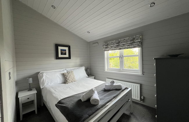 Holly Blue - Cosy Wooden Lodge, Kippford - Photo 4