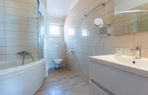 Gorgeous Home In Mravince With Sauna - Photo 52