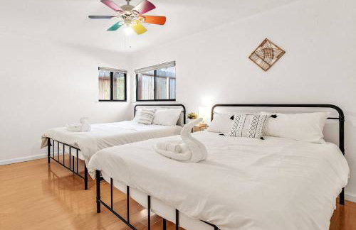 King Suite, 5 Queen beds Spacious Modern Home - Foto 24