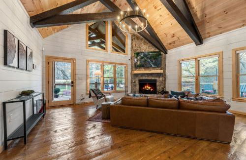 Family fun, romantic Hot Tub, Firepit, King Bed 15 min from Blue Ridge & Ellijay - Foto 17