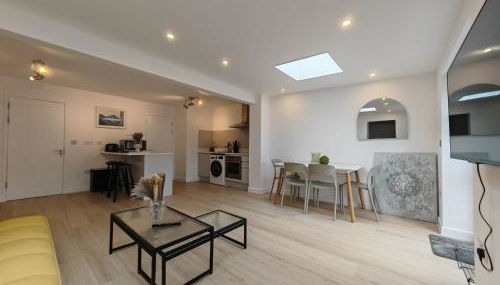 Gated 4 Guests House Free Parking - Foto 3