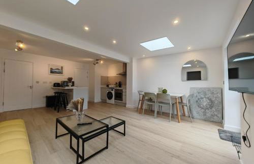 Gated 4 Guests House Free Parking - Foto 3