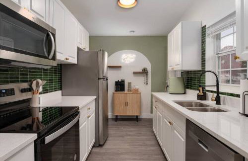 10 Minutes to Downtown with Jacuzzi, Pool Table, Ping Pong, and BBQ - Foto 35