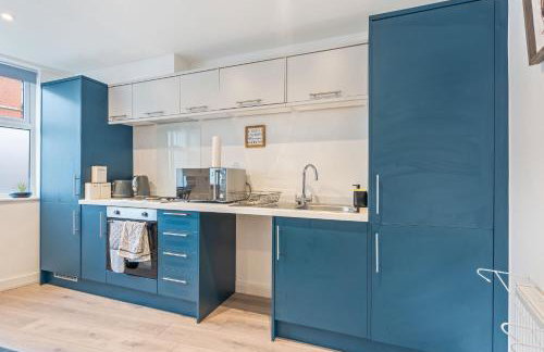 Central 2 Bedroom Apartment with Free Parking Sleeps 8 & Walk to City Centre & Arena - Foto 5