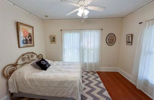 Adorable 1920s home near UF stadium sleeps 10 - Foto 14