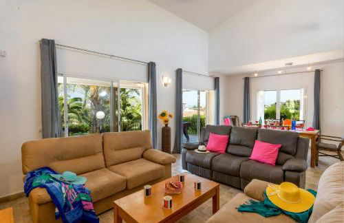 Villa Cabriel by Villa Plus - Photo 7