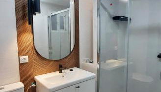 Alameda Sunny Terrace - Lovely Center Apartments - Photo 5, Shower