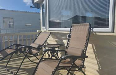 PG69 Golden Palm 8 Berth Caravan with Decking - Foto 1