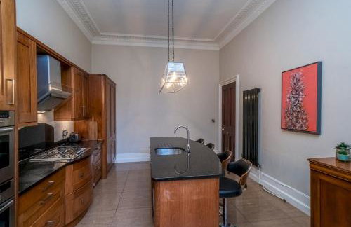 Georgian Elegance with Patio Garden West End - Pass the Keys - Foto 11