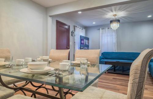 Spacious 3BR Niagara Falls Home with King Bed & Parking 18 Blocks from the Falls - Foto 1