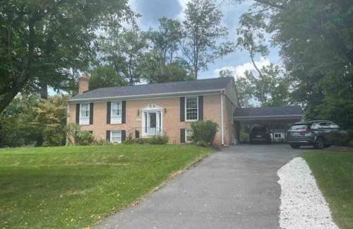 Lux Family Xcape with HotTub Fireplace Deck BBQ - Foto 20