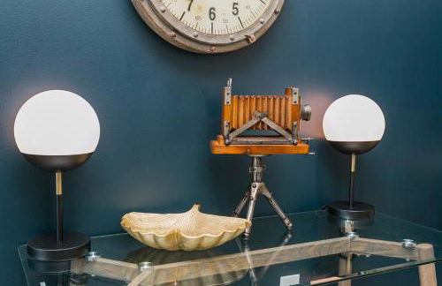 Mid Century Modern Downtown Condo | 30+ Night Min - Foto 32