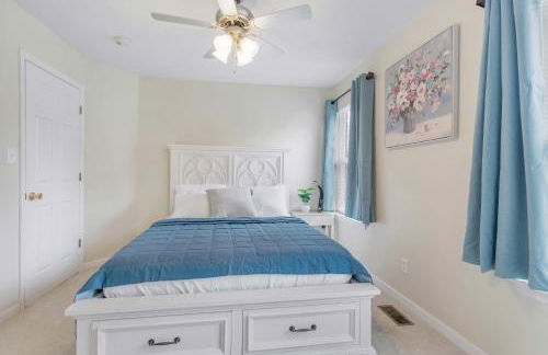 Modern 4BR Retreat with Free Parking in Prime CWE! - Foto 21