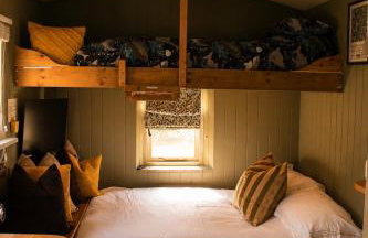 Mountbatten Shepherds hut & Buckhurst Shepherds hut - Photo 5