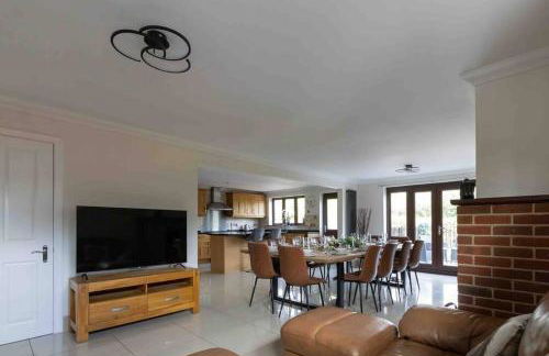 Huge 6 Bed House with Entertainment room and Hotub - Foto 22