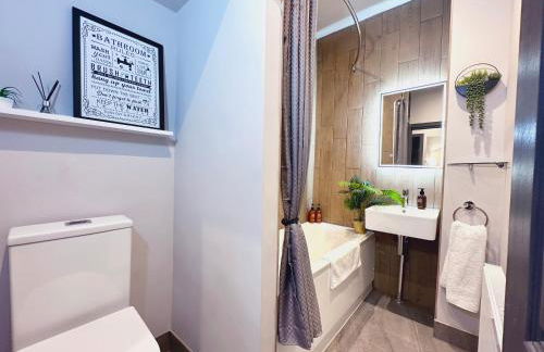 3 bedroom Leeds home for contractors & professionals with free Parking and Netflix nr motorway 5 mins to Royal Armouries - Foto 8