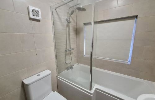 Whole House - 4 Bedrooms - Parking - Sleeps 8 - Foto 38