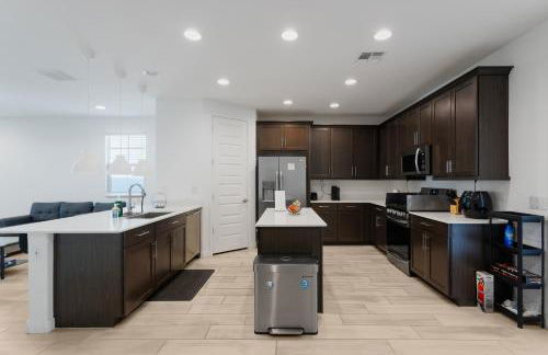 Modern Desert Home-Great for families & groups, near golf, hiking, and city fun, Private in-law suite with own entrance also available separately - Foto 23