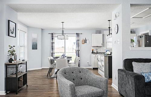 The Cozy Charcoal Cottage - with Garage - Family Friendly - Foto 10