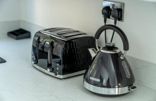 COZY 3 Bed House With Garden & Parking in Rochester, Kent Mins to Train Station, WiFi - Foto 21