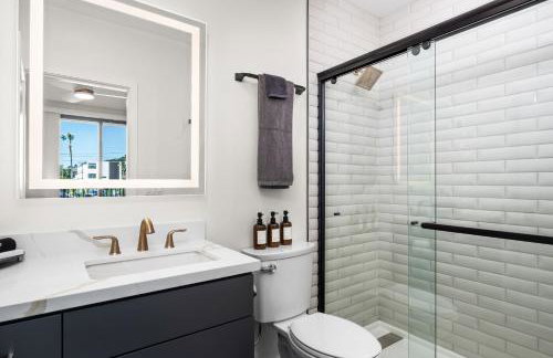 Modern 2 Bedroom King Bed EVCharger Pet-Friendly Balcony - Foto 14