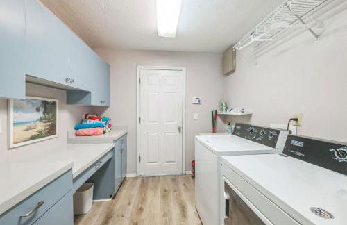 456 Stunning Canal-Front Home with Heated Pool - Foto 32