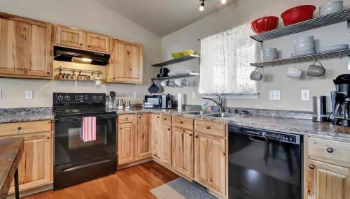 The Mountain Top Escape w/Scenic Views & Trails - Foto 3