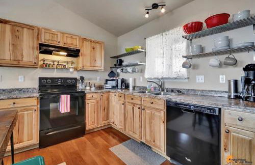 The Mountain Top Escape w/Scenic Views & Trails - Foto 3