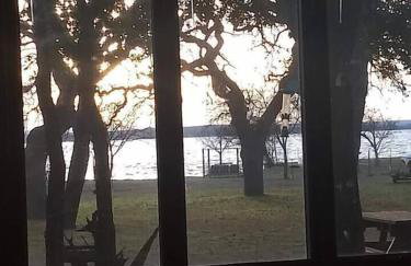 Waterfront Lake Buchanan! - Foto 13