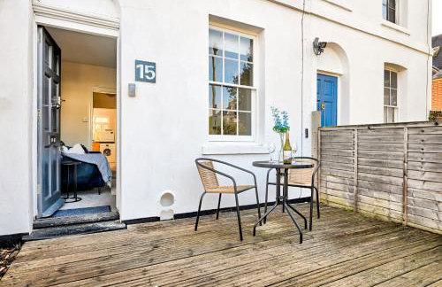 Central Canterbury Gem New Refreshed Decor Sunny Deck Outdoor Furniture FREE Parking 2BR 2BA TOP Location - Foto 4