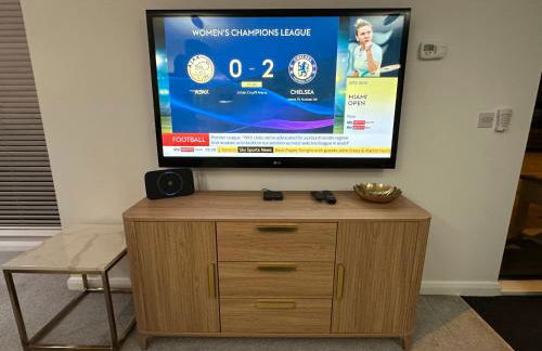 City Getaway - 3BR Home Near Etihad & AO Arena - Sleeps 6 - Foto 6