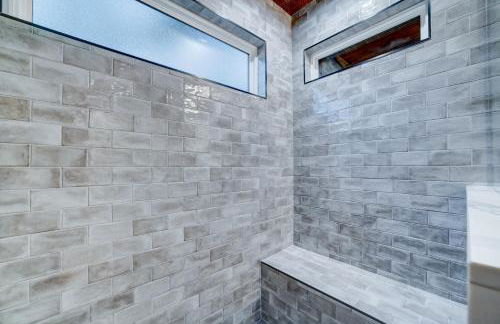 Cozy Treehouse w Hot Tub, Fire Pit, Pet Friendly, Lake Access - Photo 11