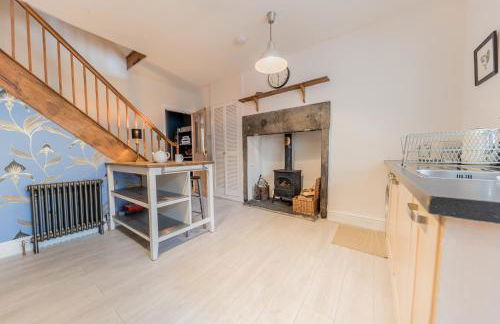 Tastefully decorated, family friendly property, central Kirkby Lonsdale, parking and EV charger - Photo 11