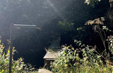 Otter Camp Private Riverside Glamping with Hot Tub - Foto 18