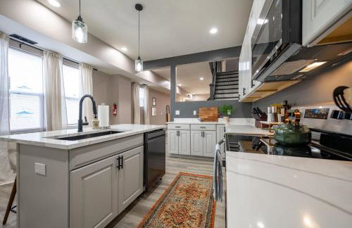 Modern & Stylish - Mins to Downtown - Family Friendly - Photo 8