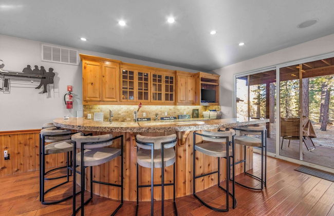 Fully Remodeled Tahoe Retreat with Game Room and Hot Tub - Foto 14