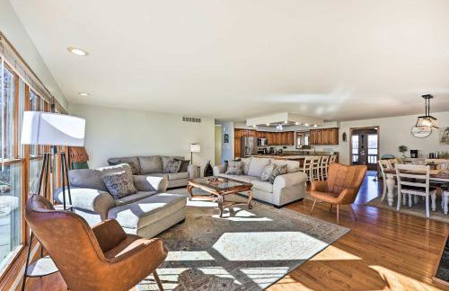 Hot Tub and Shared Dock Lakefront Grove House - Foto 8