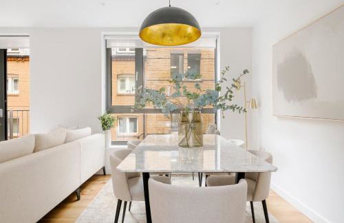 Luxury Central Mayfair Townhouse with A/C 3BR 3BA - Photo 35