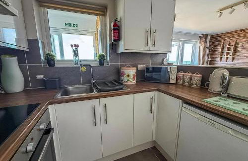 Lovely 5 Berth Bungalow At Waterside Village Park In Corton Ref 14006W - Photo 15