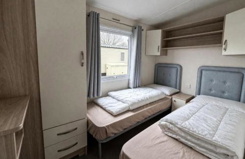 Stunning 8 Berth Caravan With Decking, Ref 71012P - Photo 16