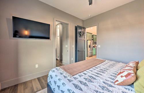 Lavish Riverfront Escape with Gas Grill! - Foto 23