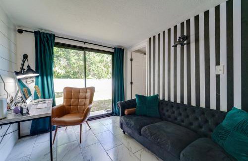 Lounge Area Office Fenced Yard Near It All - Photo 23