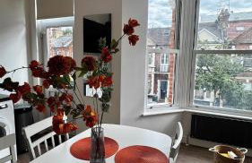 Deluxe Suite w PS5, Balcony, Netflix, Sleeps 6, ideal for relocators and professionals - Foto 21