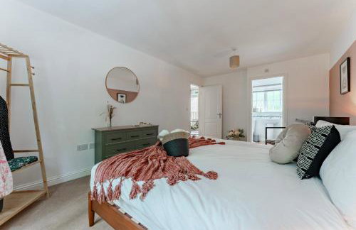 Stylish 5Bedroom Getaway in Quiet Mildenhall Area - Photo 66