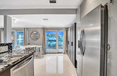 Beach Isles Modern 1BR Waterfront Apartment with Patio - Foto 20