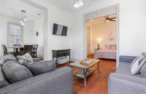 Chic 3BR NOLA Retreat, Streetcar Access, Ideal for Families & Friends - Foto 8
